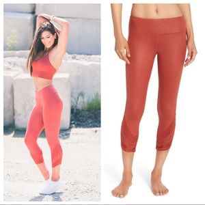 Alo Edge Capri Pant Sunbaked Glossy